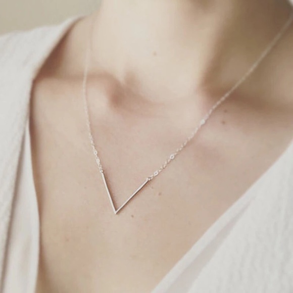 Jewelry - Gold/ Silver V shaped dainty necklace